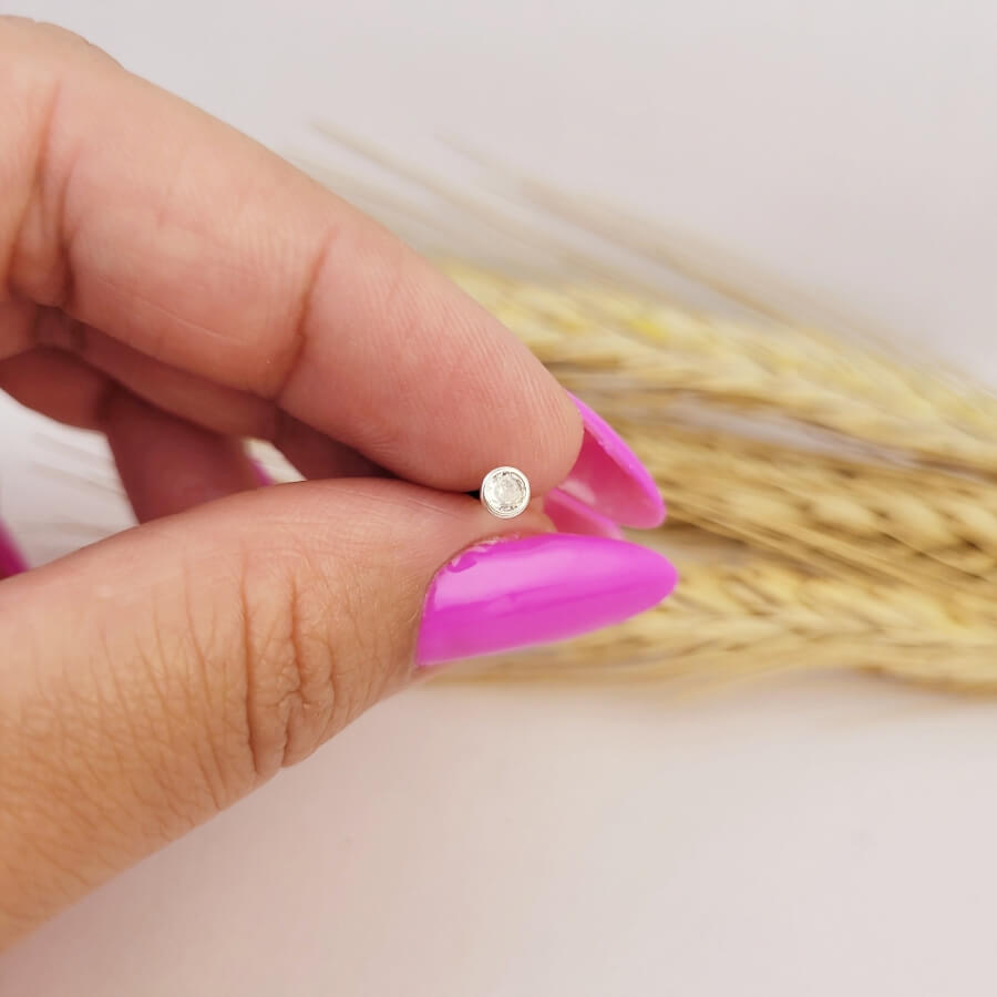 Piercing de furo com zircônia redonda em prata 925 – Arena Plata (imagem 2)