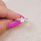 Anel solitário em gota de zircônia em prata 925 – Arena Plata (imagem 2)