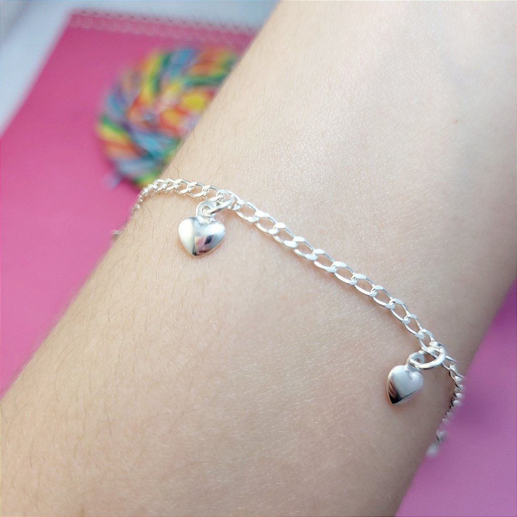 Pulseira Ana Júlia 14cm com corações prata 925 — look no pulso