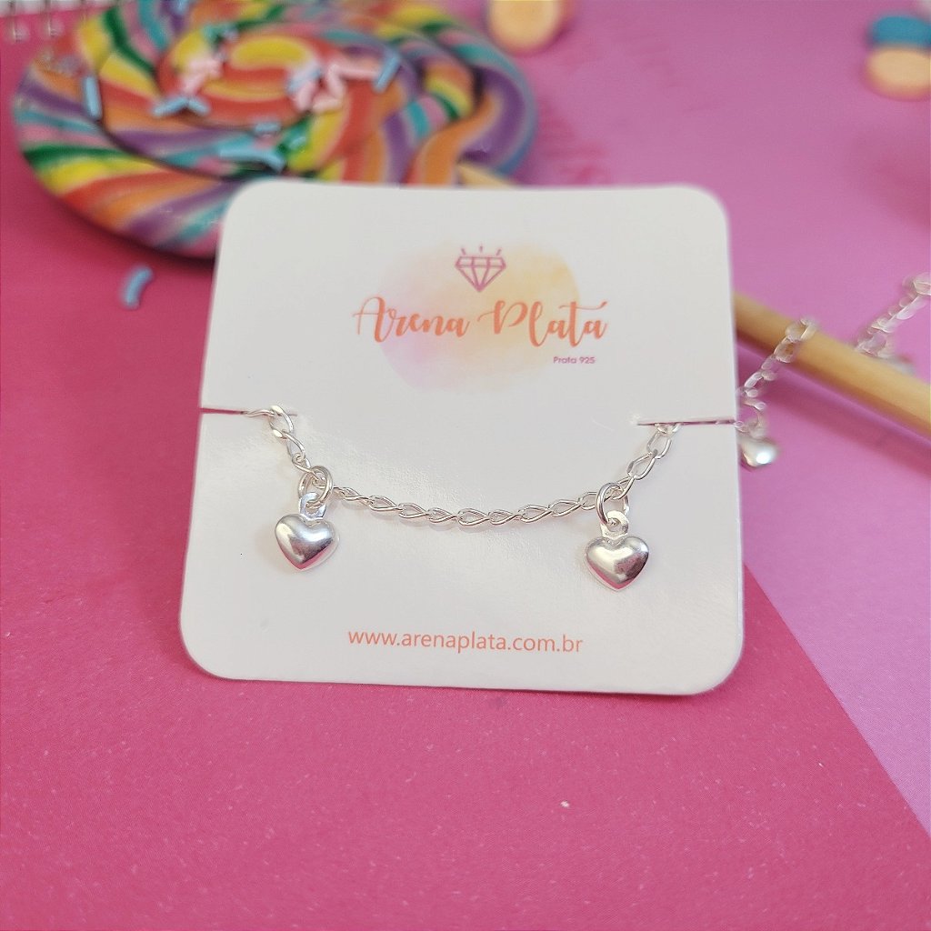 Pulseira Ana Júlia 14cm com corações prata 925 — detalhe dos corações