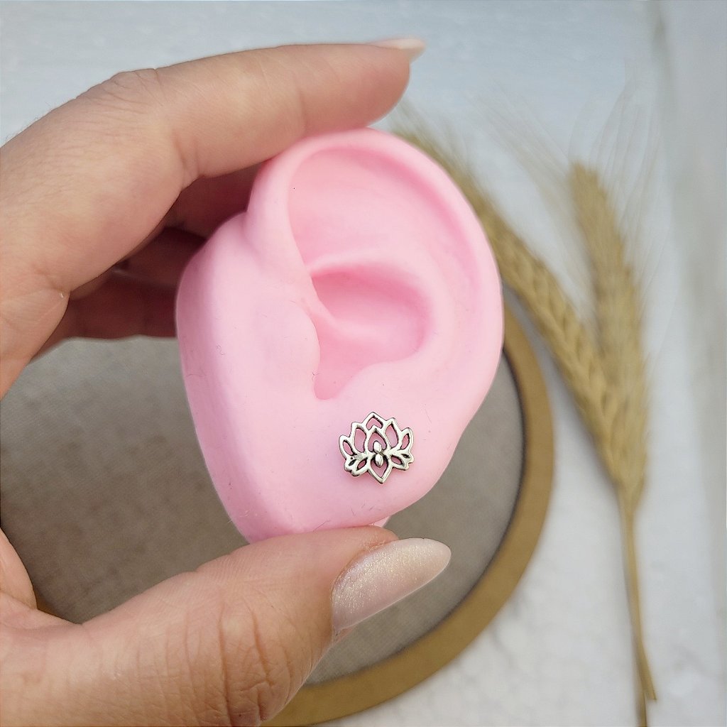 Brinco flor de lótus vazado em prata 925 – Arena Plata (imagem 4)