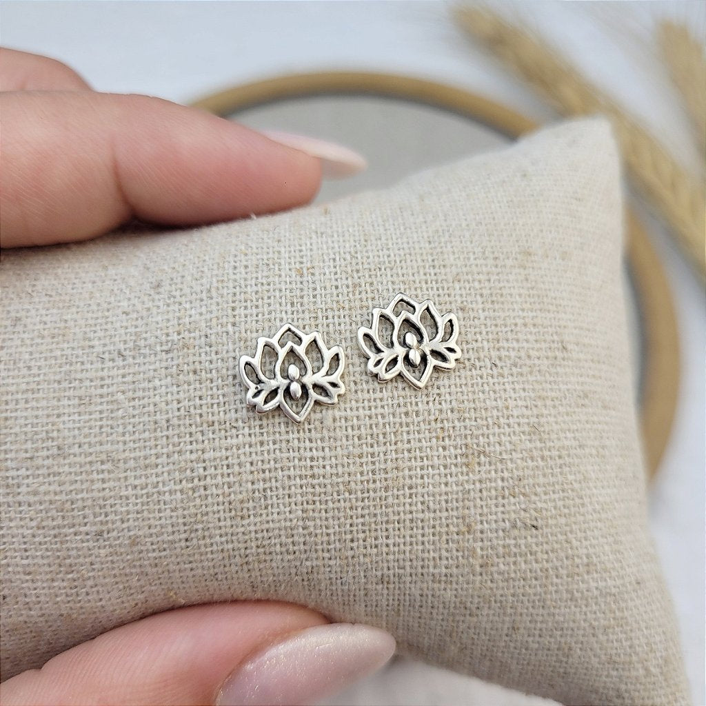 Brinco flor de lótus vazado em prata 925 – Arena Plata (imagem 3)