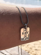 Pingente Plaquinha Be brave & keep going com Pingente seta Prata 925 – Arena Plata (imagem 3)