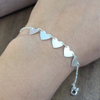 Pulseira 5 corações prata 925 — detalhe dos corações